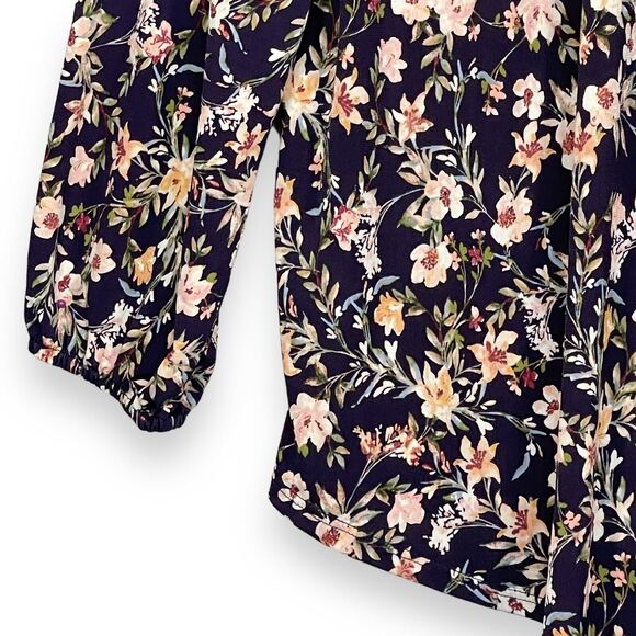 Two by Vince Camuto Blouse Women Size M Floral Multicolor Curved Hem V-neck‎ - Picture 7 of 15